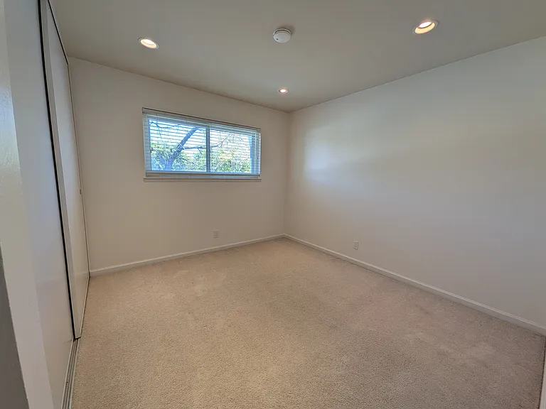 1559 Lilac Ln — Photo 11