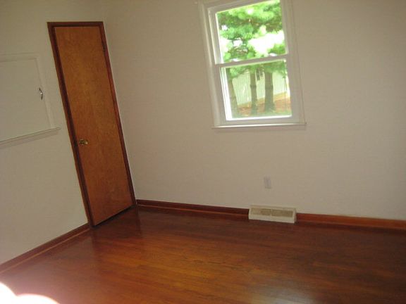 5th image of 333 Oak Ln