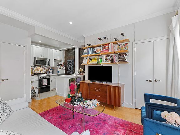 3rd image of 106 Greenwich Ave #3D