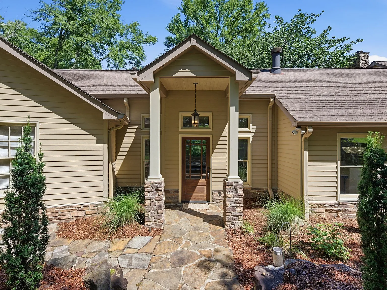 4 bed, 5103 sqft, $8,500 — Photo 2