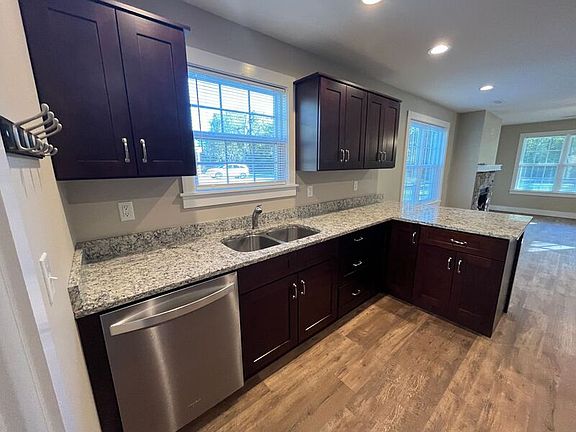 4th image of 10517 Walden St