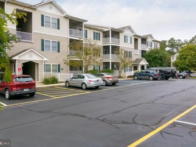 400 Cascade Ln #405 — Photo 26