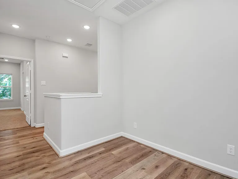 2355 Hoskins Dr — Photo 19