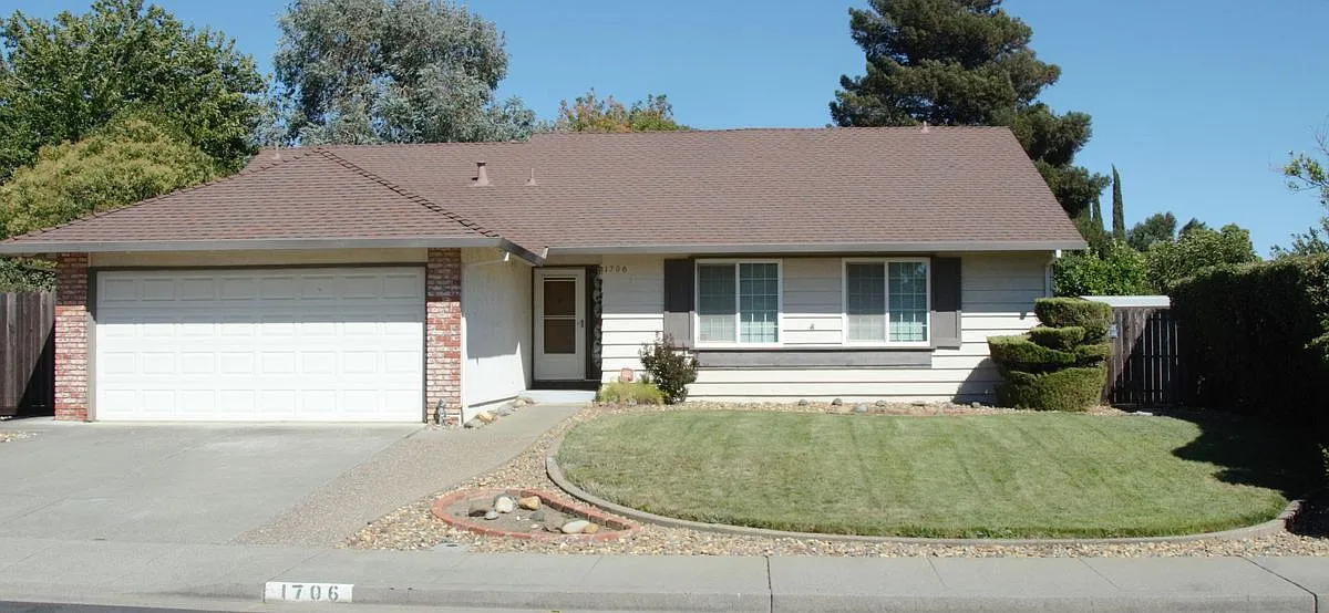 3 bed, 2.0 bath, 1471 sqft, $3,300 — Photo 1