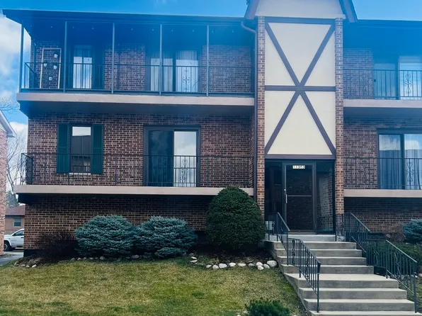 11303 Moraine Dr APT A, Palos Hills, IL 60465