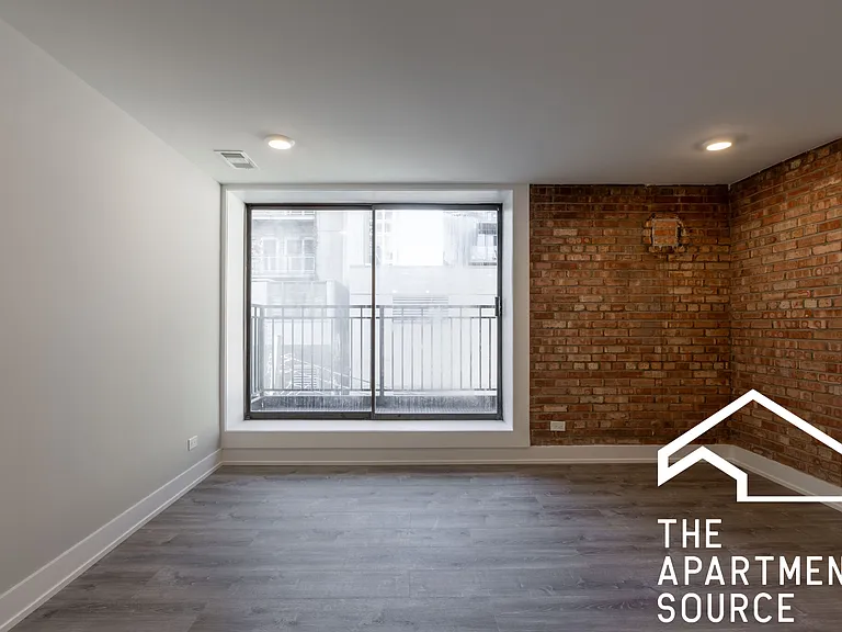 1214 N La Salle Dr #2 — Photo 6