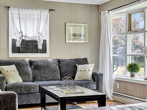 4th image of 10 Ritchie Pl