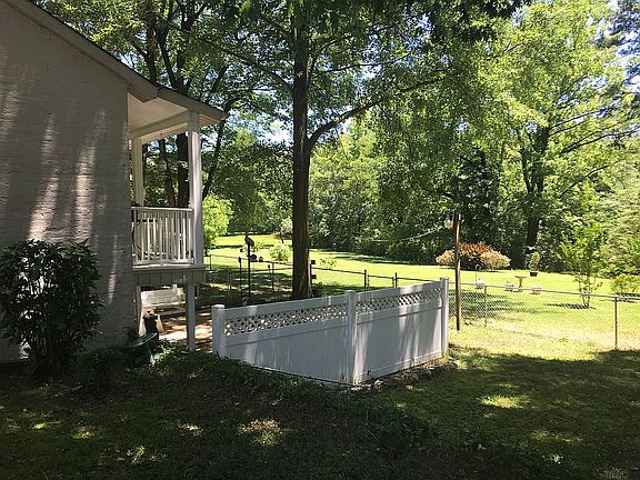 5th image of 617 W Mill St