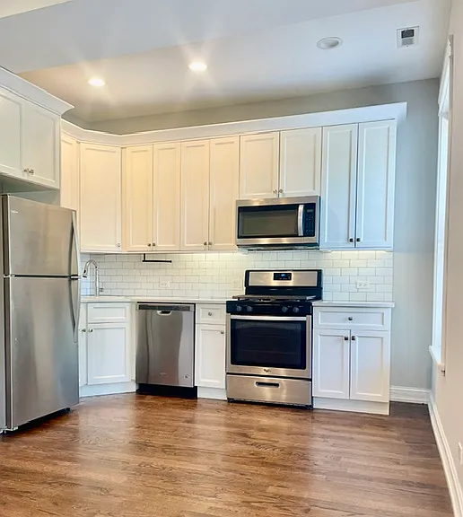 2441 W Thomas St #2F — Photo 1