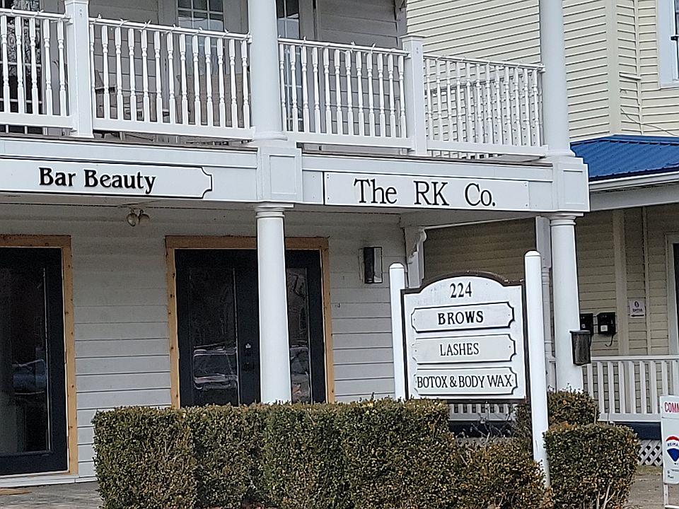 1st image of 224 Broadway E