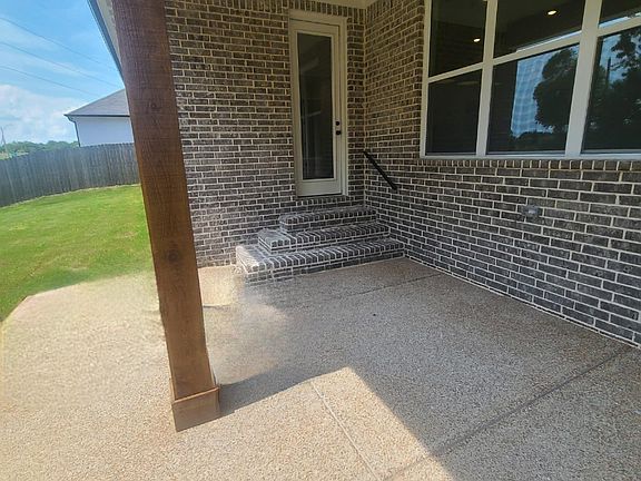2nd image of 622 Yvonne Bend Dr