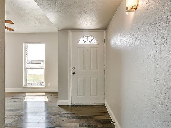 3rd image of 713 Eagle Dr