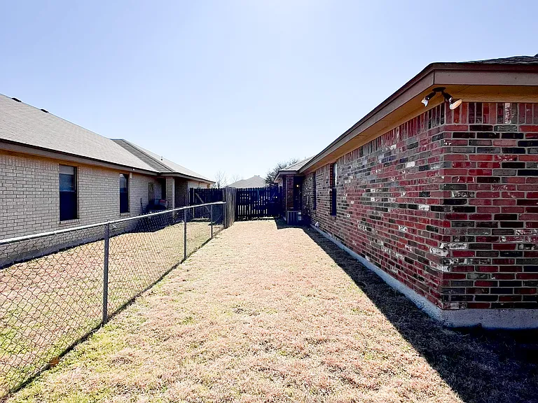 1303 Nicholas Cir #B — Photo 33