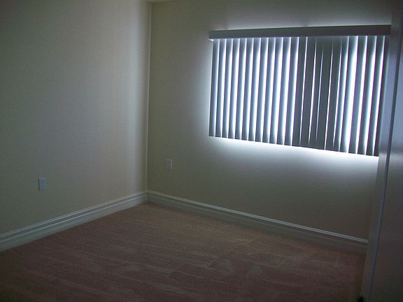 5th image of 10950 Bloomfield St Unit 106