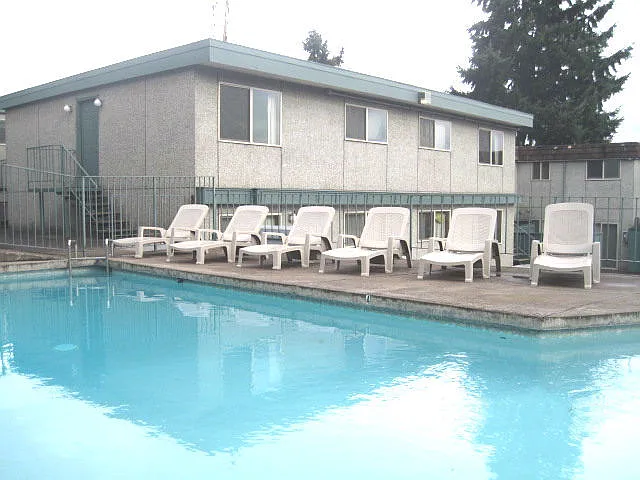 Silver Lace Apartments — Photo 7