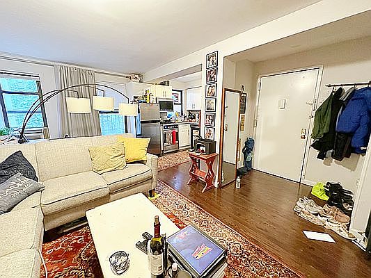 5th image of 503 W 43rd St APT 3r