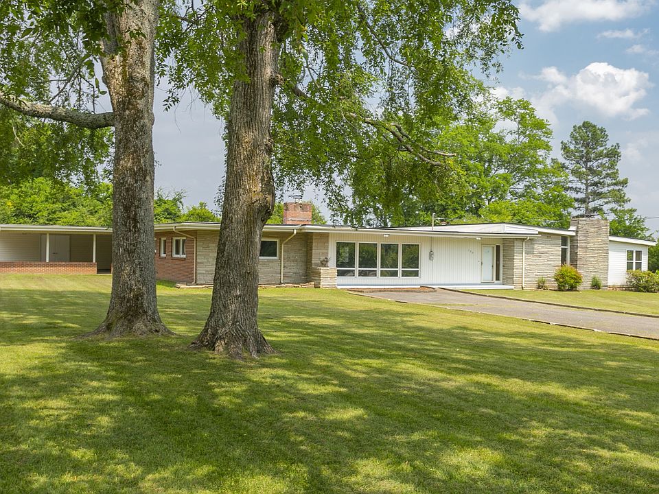 1st image of 120 Horseshoe Dr