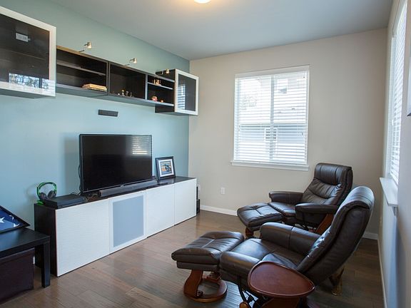 5th image of 4410 Campus Dr NE