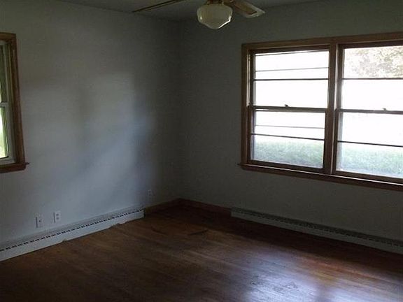 5th image of 915 Orchard Ave