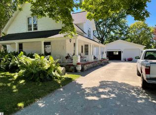 866 Barber St, Benzonia, MI 49616