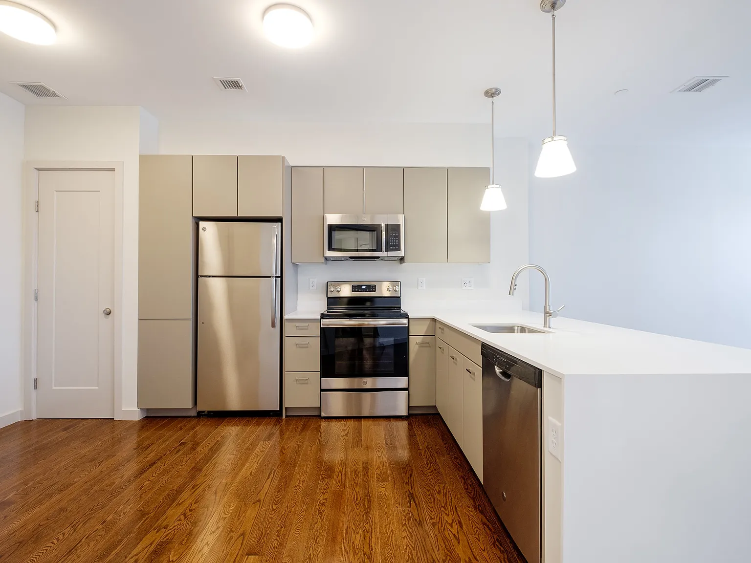 1 bed, 900 sqft, $4,550 — Photo 3
