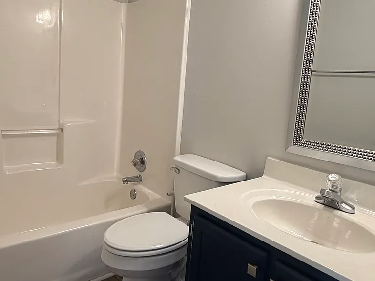 1195 N Franklin Ave — Photo 6