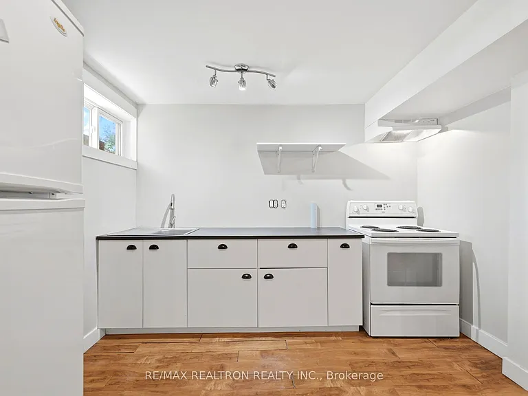 13 Springdale Dr #LOWER — Photo 10