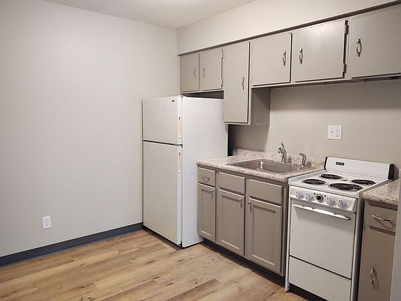 2nd image of 1441 Capitol Ave #18