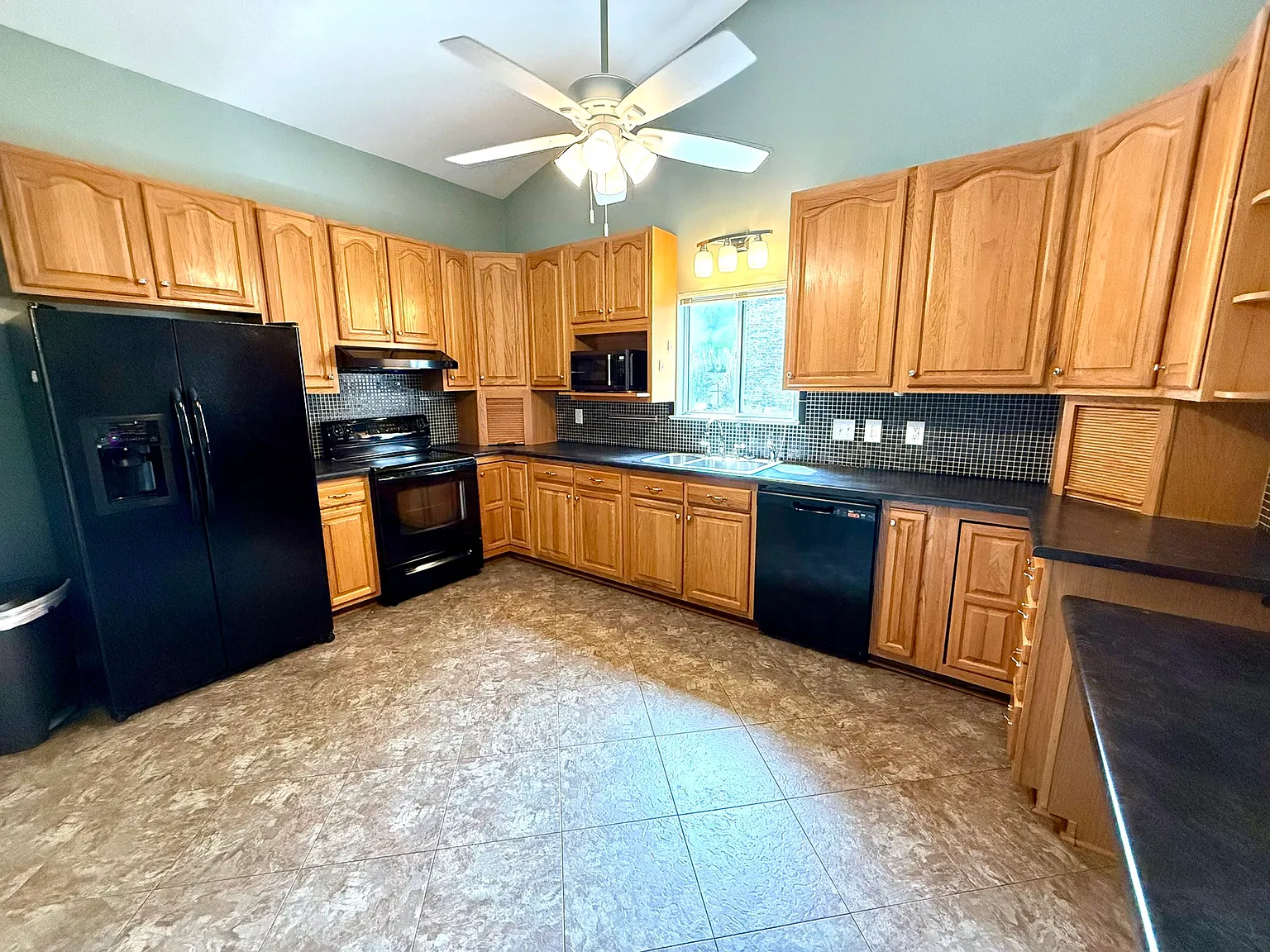 3 bed, 1544 sqft, $2,150 — Photo 2