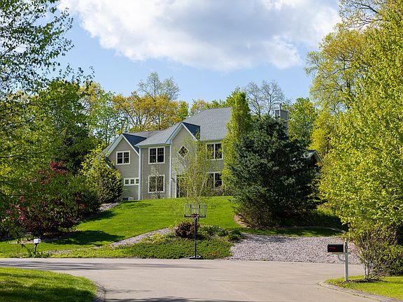3rd image of 118 Lynn Dr
