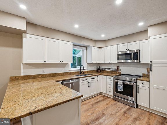 5th image of 14239 Burlingame Ln
