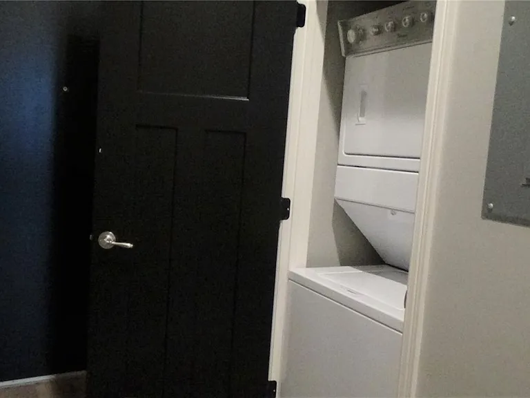 212 N Bryan Ave #202 — Photo 7