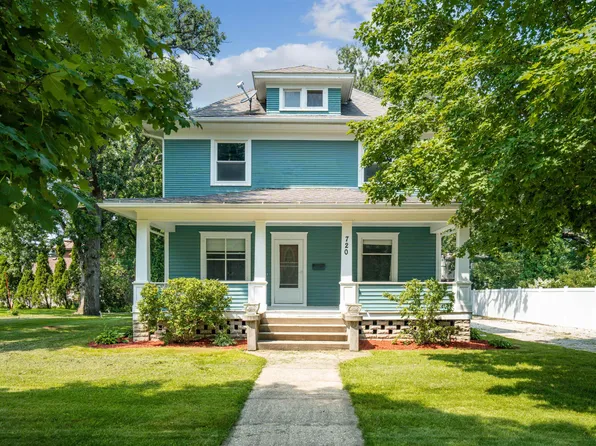 720 E Howard St, Manchester, IA 52057