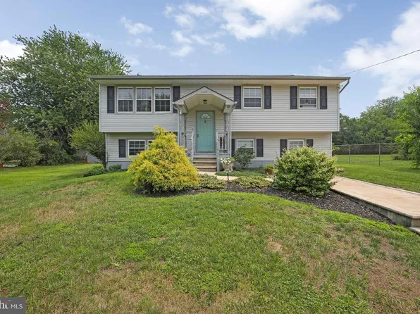 2109 Berkeley Dr, Vineland, NJ 08361
