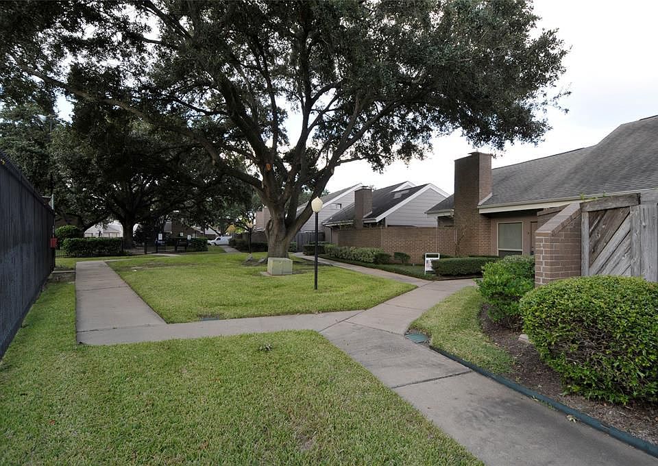 1st image of 13952 Hollowgreen Dr #6