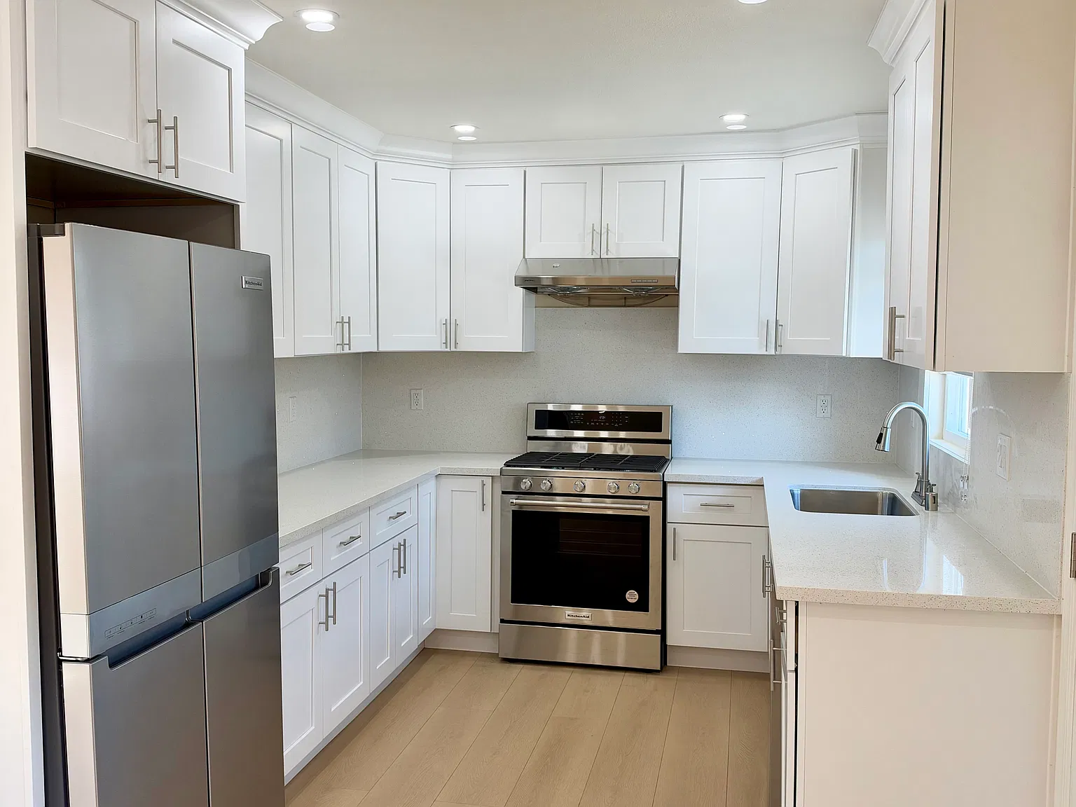 3 bed, 1304 sqft, $4,500 — Photo 3
