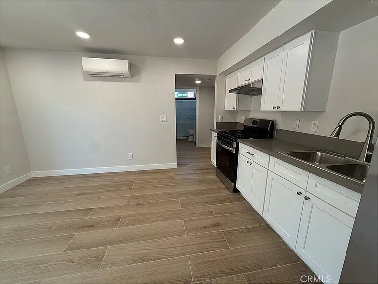 2397 N Apple Ave — Photo 3