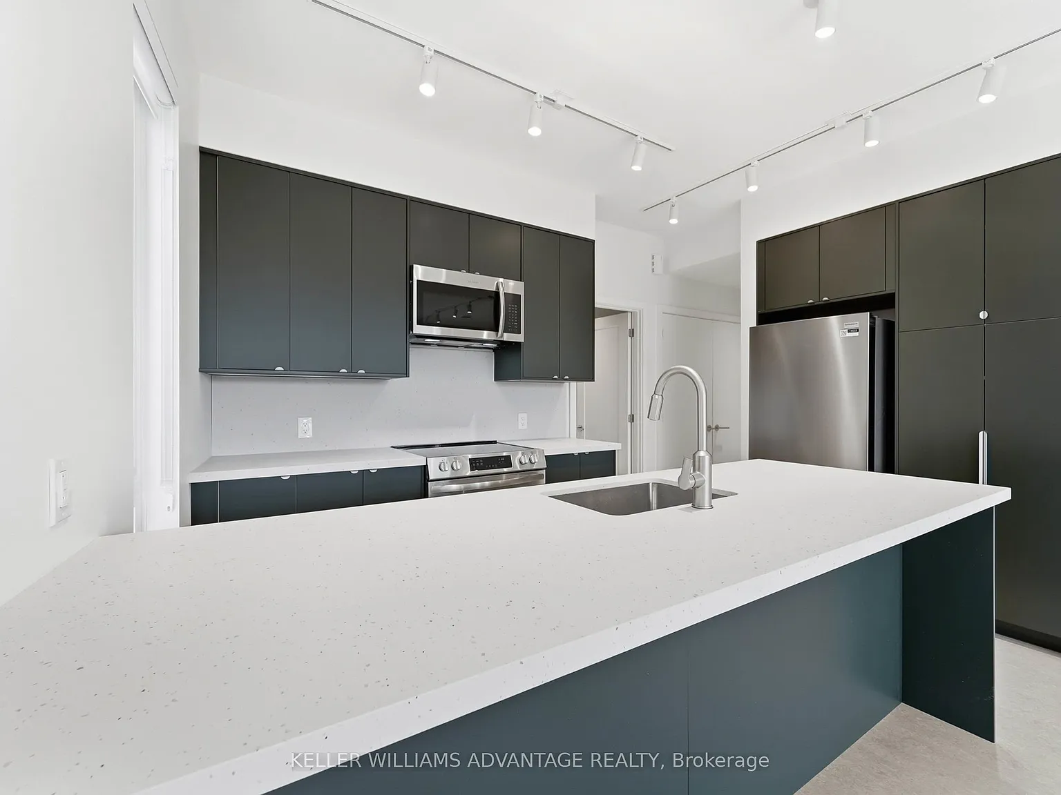 3 bed, $4,000 — Photo 4