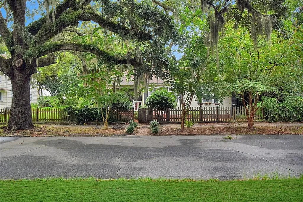 3 bed, 2.0 bath, 1220 sqft, $2,000 — Photo 1