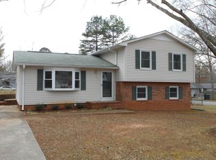 911 Davenport Rd, Simpsonville, SC 29680