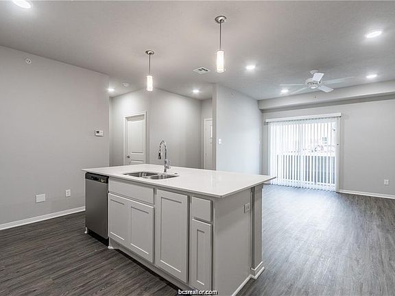 5th image of 1326 Prairie Dr #1022