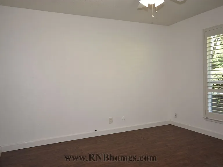 415 Sutton Pl — Photo 9