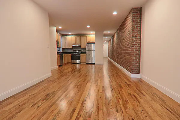 Rented by PMG Real Estate  | media 12