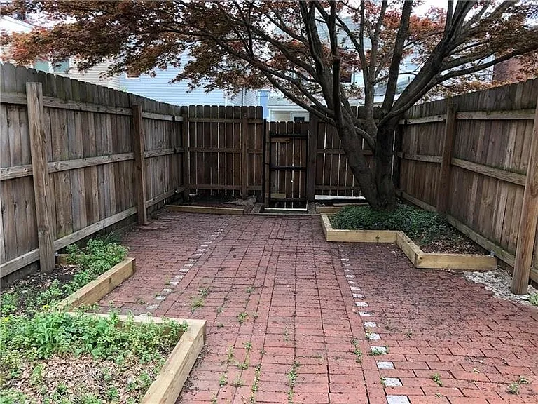 65 S 16th St — Photo 13