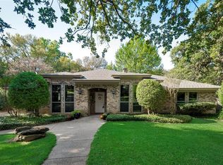 2306 Crown Colony Dr, Arlington, TX 76011