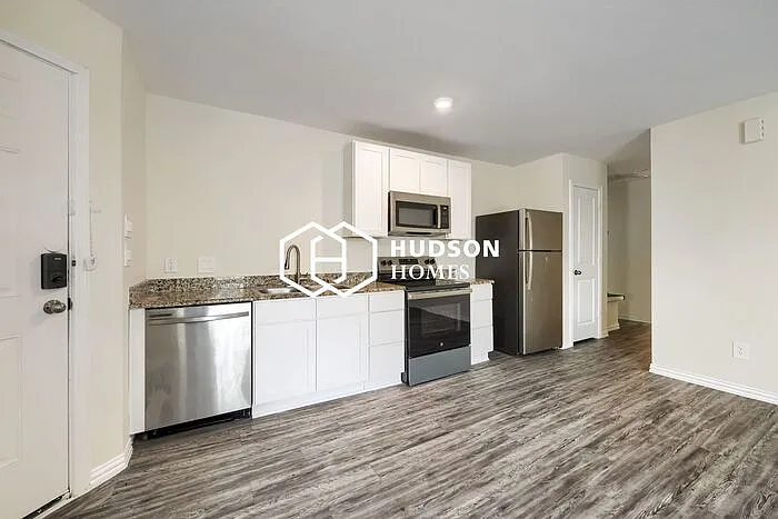 3 bed, 2.0 bath, 872 sqft, $1,149 — Photo 4