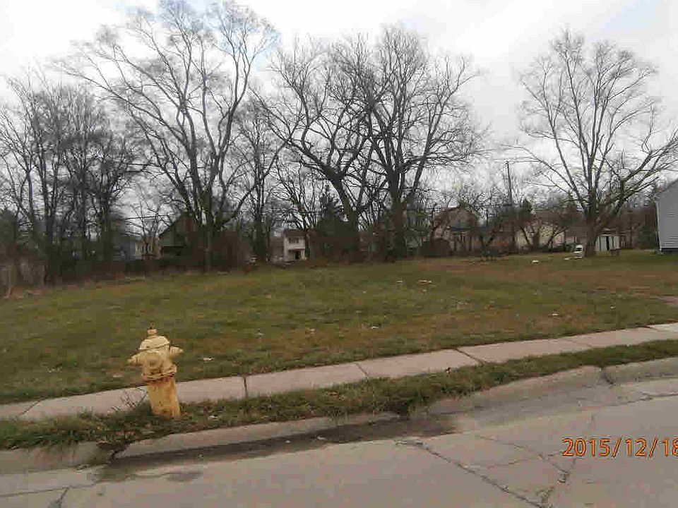 2nd image of 401 Railroad St #V