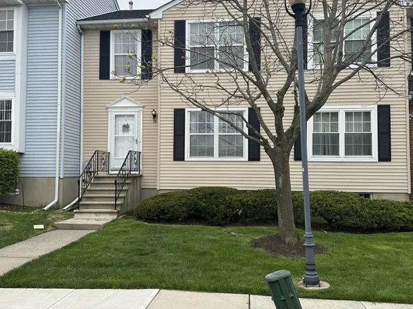 28 Mochen Ct, Sayreville, NJ 08872