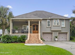 216 Courtenay Ave, Pass Christian, MS 39571
