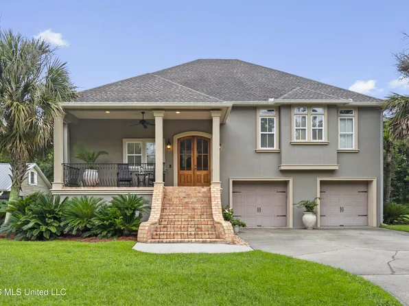 216 Courtenay Ave, Pass Christian, MS 39571